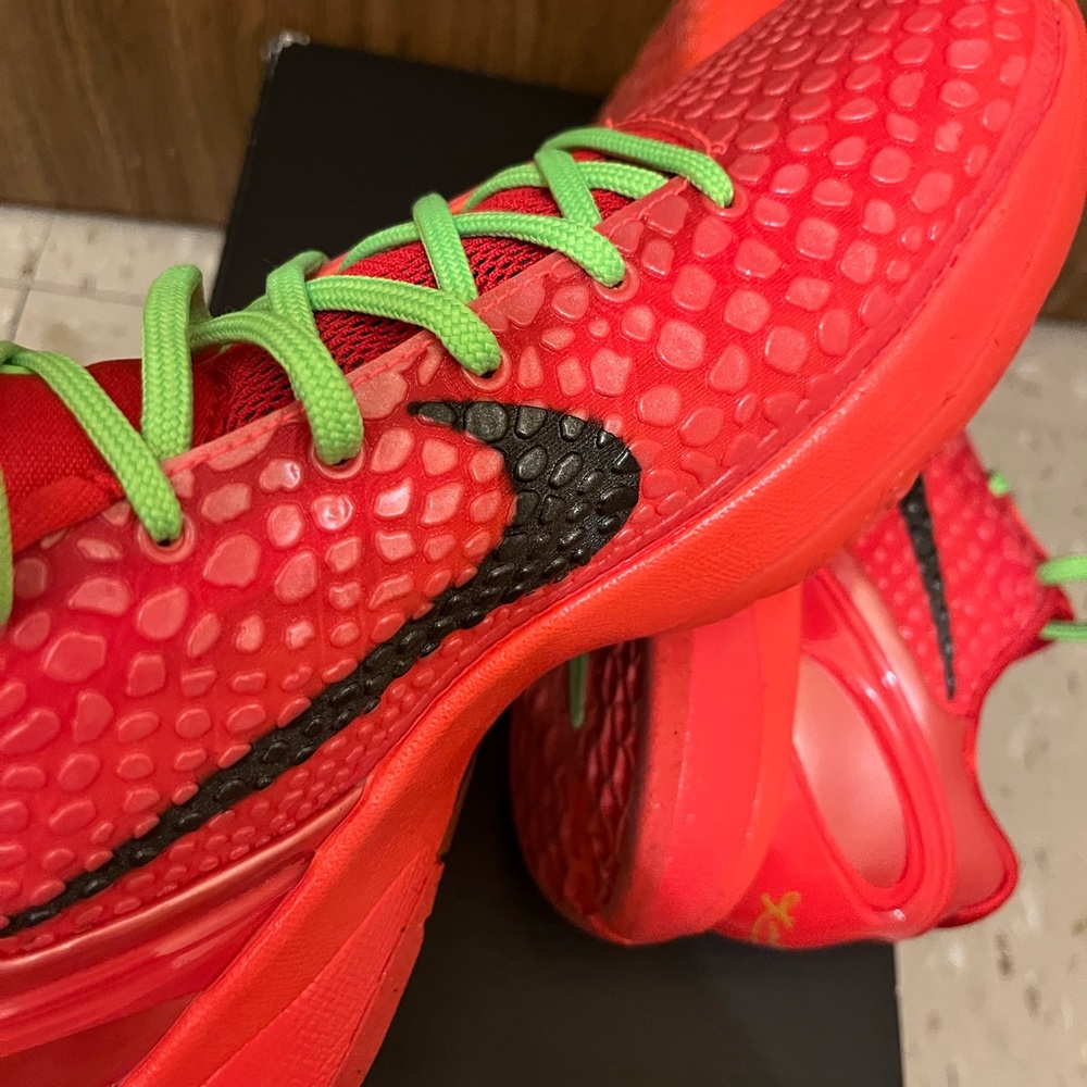 Nike Kobe Reverse Grinch - Picture 8 of 15